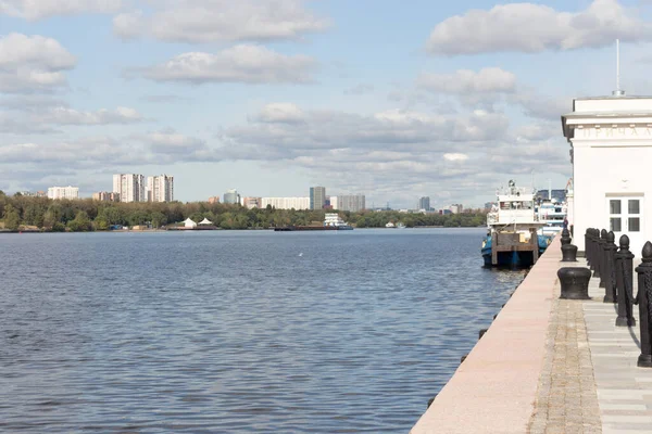 Rusland Moskou September 2020 Aan Oever Van Noordelijke Rivier — Stockfoto