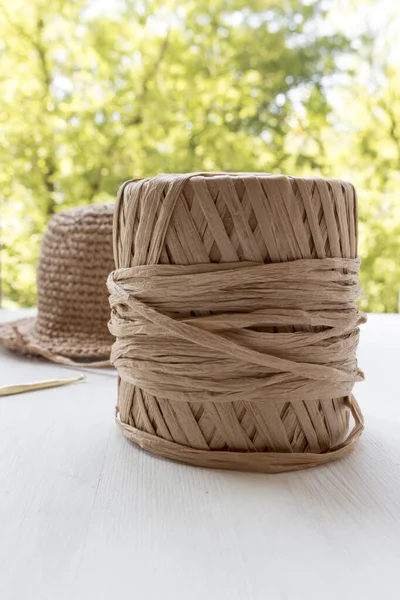 Process Knitting Raffia Hat Skein Yarn Hook Wooden Background 스톡 사진