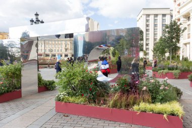 Moskova, Rusya-Eylül 06, 2021: Açık Uluslararası Arazi Tasarım Yarışması Çiçek Yarışması, Manezhnaya Meydanı 