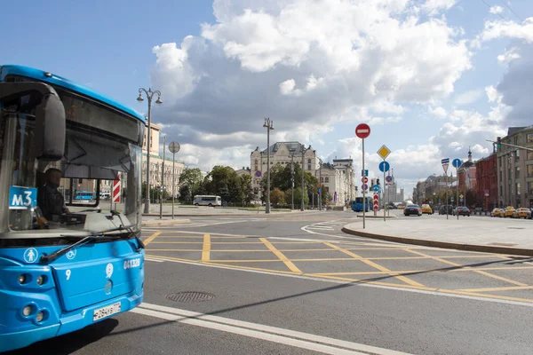 Moscou Rússia Setembro 2021 Lubyanskaya Square Blue Ônibus Cidade Rota — Fotografia de Stock