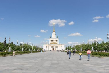 Moskova, Rusya - 16 Mayıs 2021 VDNKH Parkı. Ana pavyon.