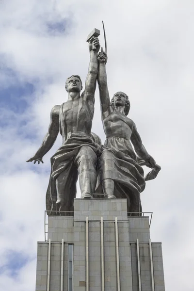 Monumento Trabalhador e Kolkhoz Mulher — Fotografia de Stock