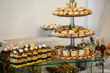 şık lüks tablolar tatlılar