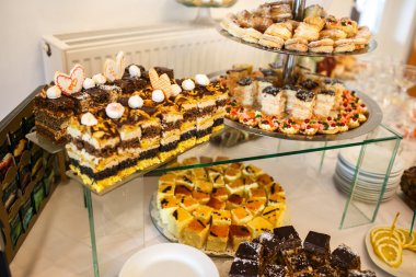 şık lüks tablolar tatlılar