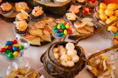 Turuncu çikolata dekore edilmiş