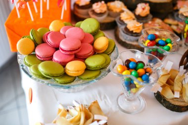 Turuncu çikolata dekore edilmiş