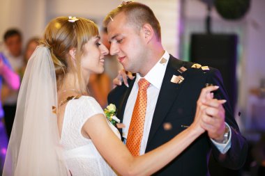 güzel şık mutlu gelin ve damat