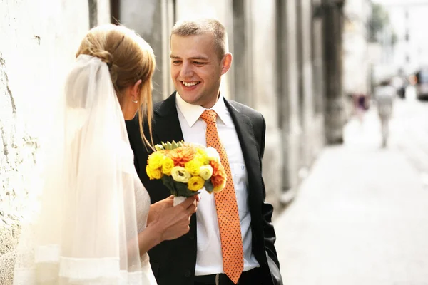 Lusso romantico felice sposa e sposo — Foto Stock