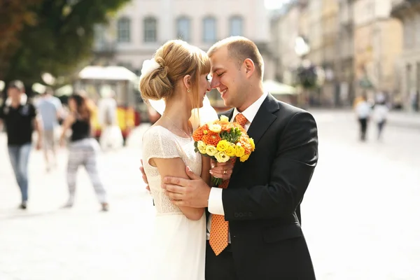 Lusso romantico sposa e sposo — Foto Stock