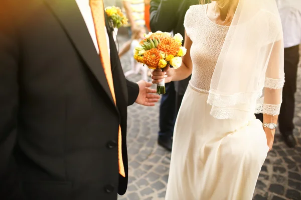 Novia y novio felices — Foto de Stock