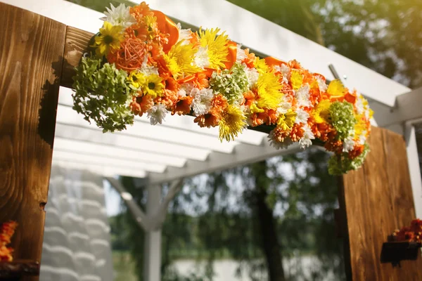 Stylish decorated rustic arch with flowers — Stock Photo, Image