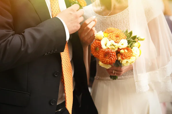 Bride and groom holding colorful bouque — Stock Photo, Image