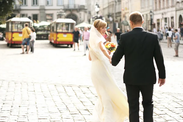 Luxus romantikus menyasszony és a vőlegény — Stock Fotó