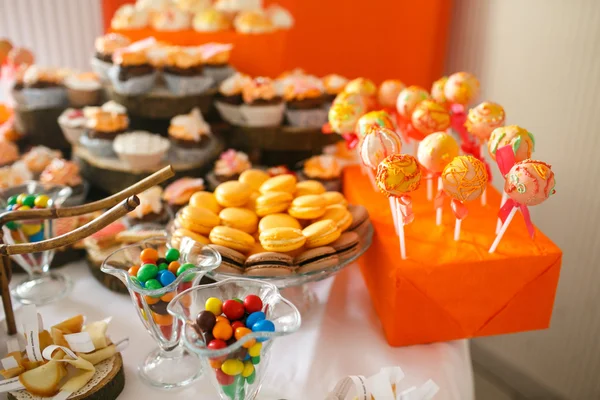 Decorated orange candy bar — Stock Photo, Image