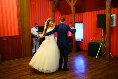 Sadece evli çift ilk dans