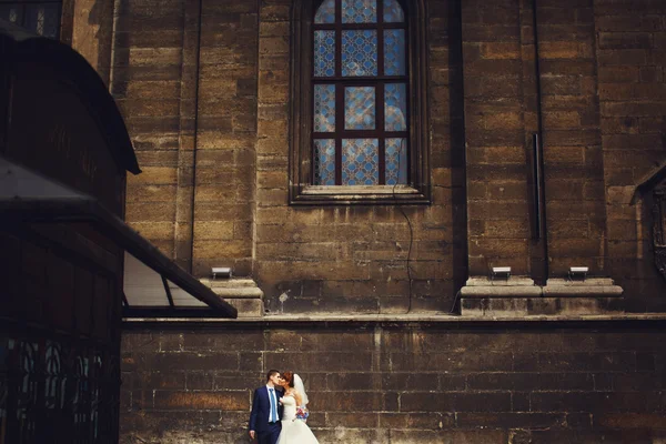 Feliz casal apenas casado — Fotografia de Stock