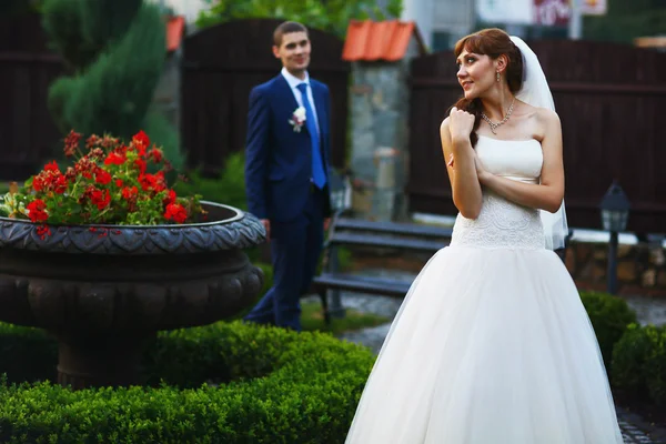 Happy young Caucasian couple — Stock Photo, Image