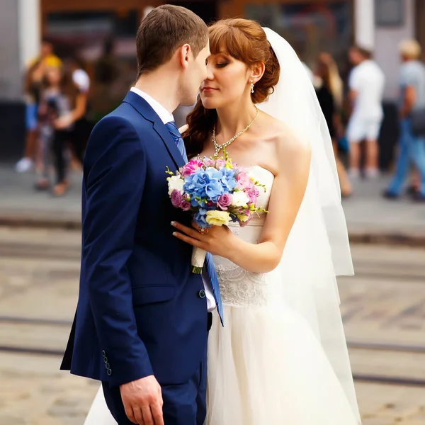 Gelukkig net getrouwd paar — Stockfoto