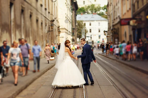 Feliz casal apenas casado — Fotografia de Stock