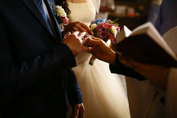 Piękny ślub urocza para — Zdjęcie stockowe