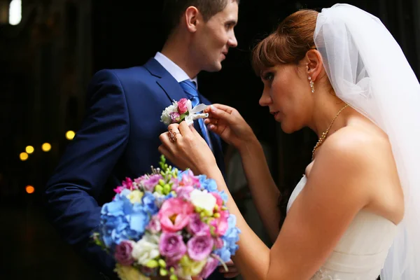 Schöne Hochzeit von entzückendem Paar — Stockfoto