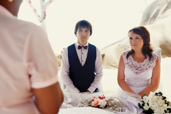 Elegant gorgeous bride and groom — Stock Photo, Image