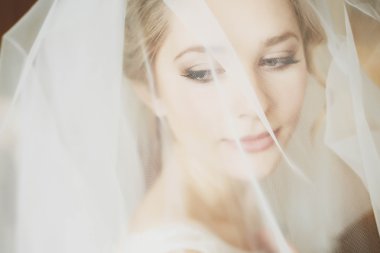 şık lüks sarı gelin