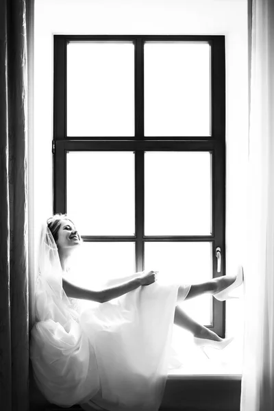 Elegáns luxus gyönyörű szőke menyasszony — Stock Fotó