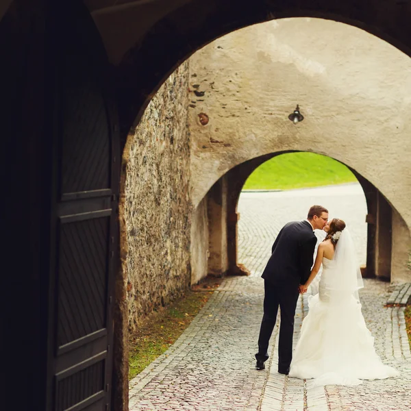 Móda pro mladé ženich a nevěsta — Stock fotografie