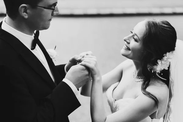 Gentle stylish groom and bride — Stock Photo, Image