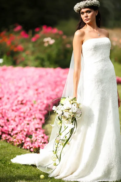 güzel şık genç zarif gelin