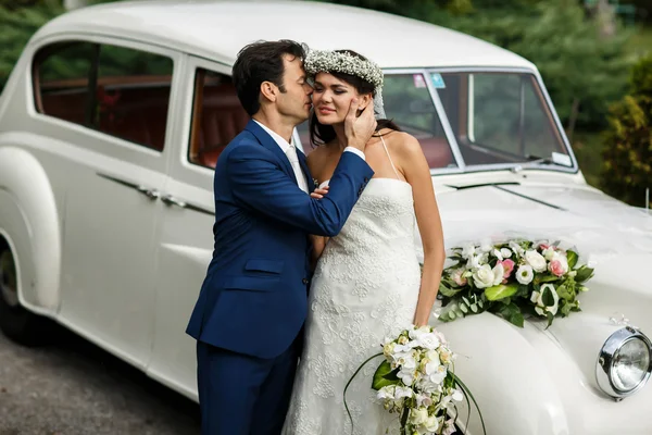 nazik şık damat ve gelin