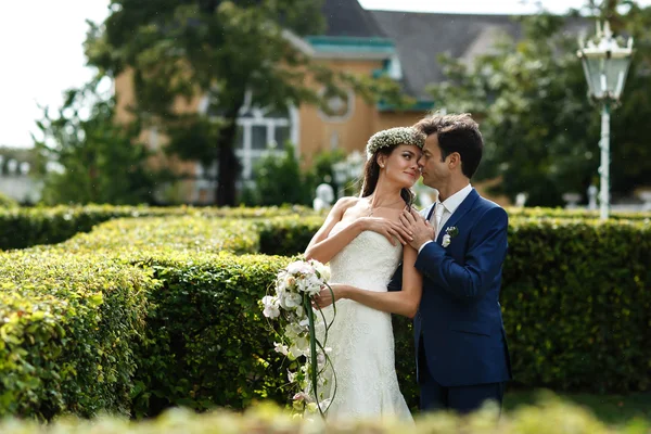 Elegante rica linda pareja — Foto de Stock