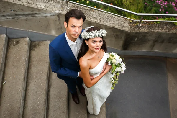 Elegante elegante sposo e sposa — Foto Stock