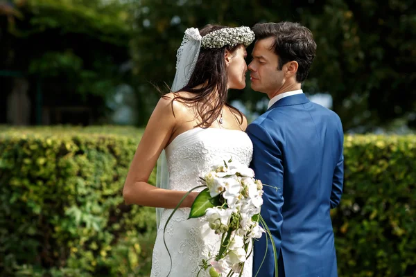 Elegante rica linda pareja —  Fotos de Stock