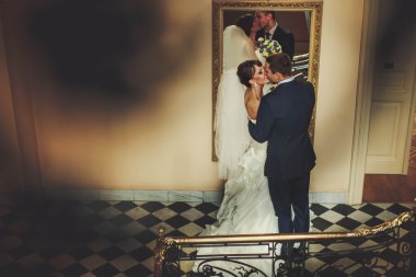 damat ve gelin sarılma