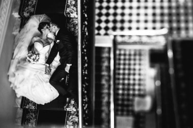 damat ve gelin yalan söylüyor