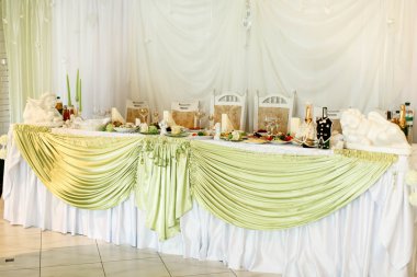 zarif Ziyafet süsleyen