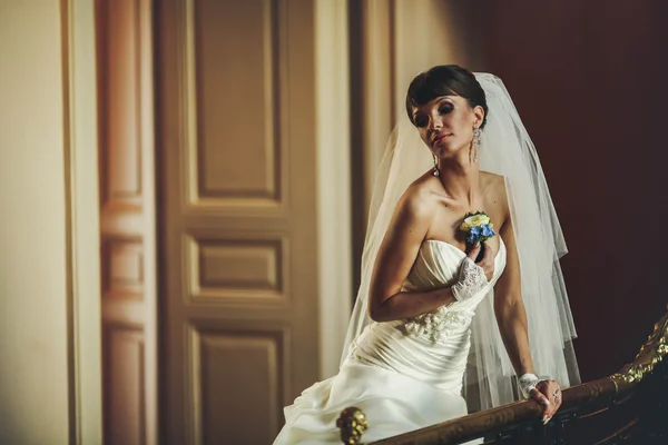 Pretty bride in white dress — Stock Photo, Image