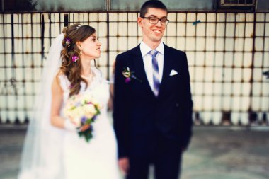 sevimli genç şık gelin ve damat