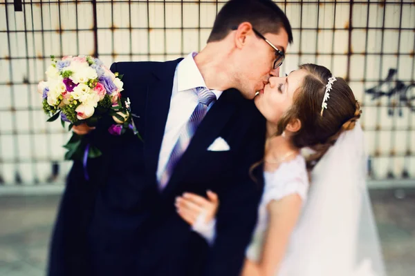 Cute young stylish bride and groom — Stock Photo, Image