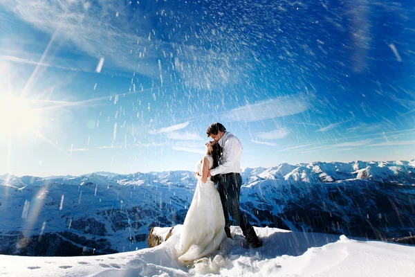 Zamilovaná nevěsta a ženich — Stock fotografie