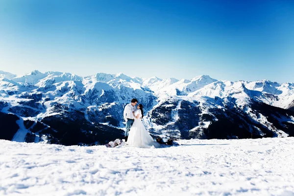 Bride and groom in love — Stock Photo, Image