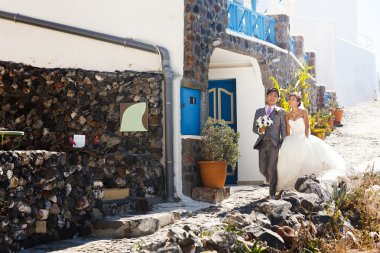 Asya gelin ve damat yürüyüş