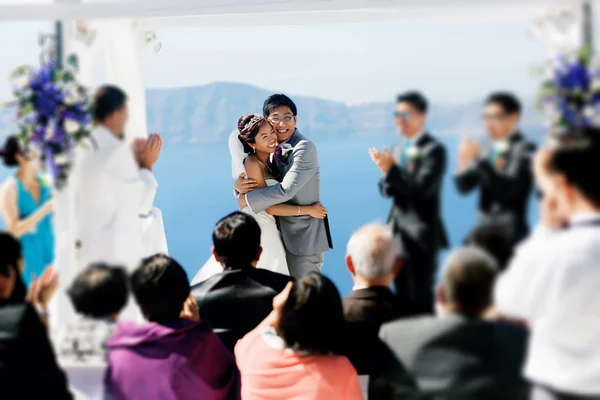 Sorridente asiatica sposa e sposo — Foto Stock