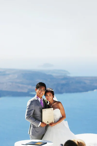 Sourire asiatique mariée et marié — Photo