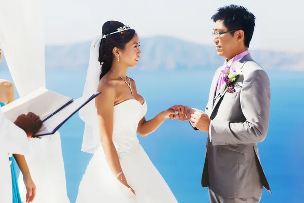Asijská nevěsta a ženich — Stock fotografie