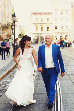 Kel damat ve gelin esmer