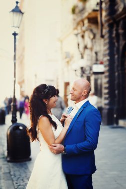 sarılma kel damat gelin