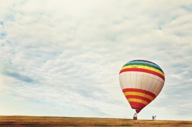 Çift damat ve esmer gelin